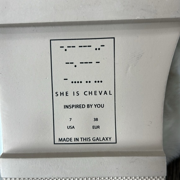 She is Cheval Shoes White Faux Mink Neverending Story Slippers Size 7 Bridal - Picture 11 of 11